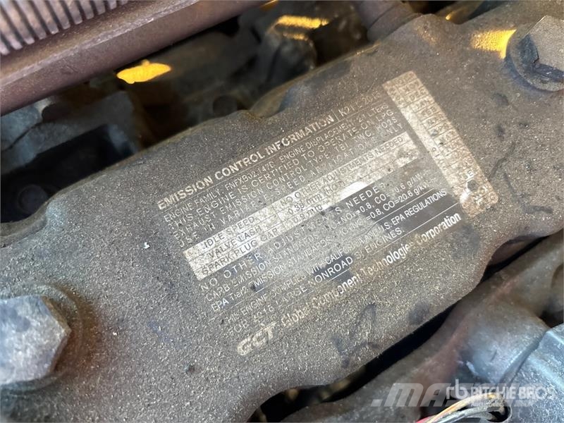 Mitsubishi FG25N 4950 lb Cushion Tire Forklift Empilhadeiras - outros