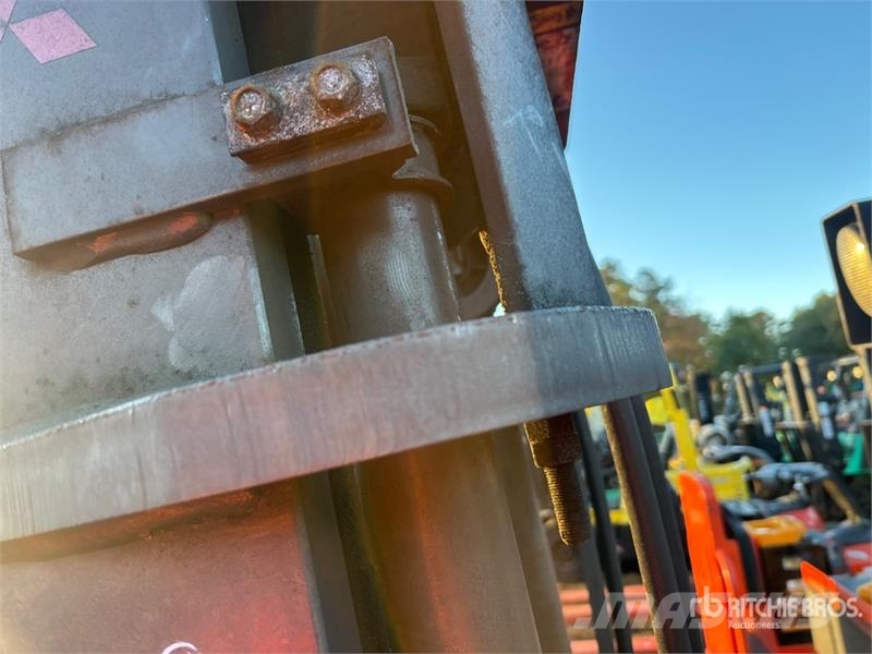 Mitsubishi FG25N 4950 lb Cushion Tire Forklift Empilhadeiras - outros