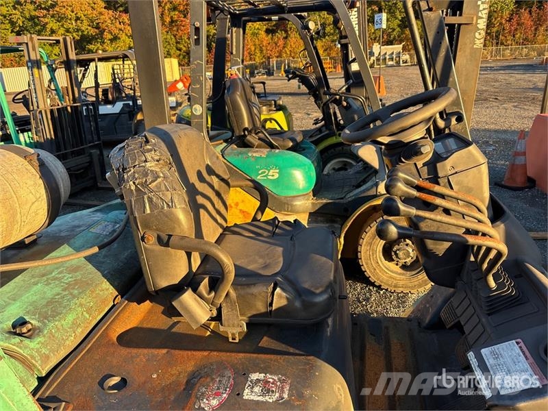 Mitsubishi FG25N 4950 lb Cushion Tire Forklift Empilhadeiras - outros