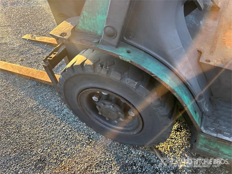 Mitsubishi FG25N 4950 lb Cushion Tire Forklift Empilhadeiras - outros