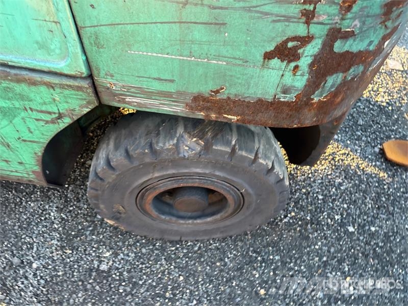 Mitsubishi FG25N 4950 lb Cushion Tire Forklift Empilhadeiras - outros
