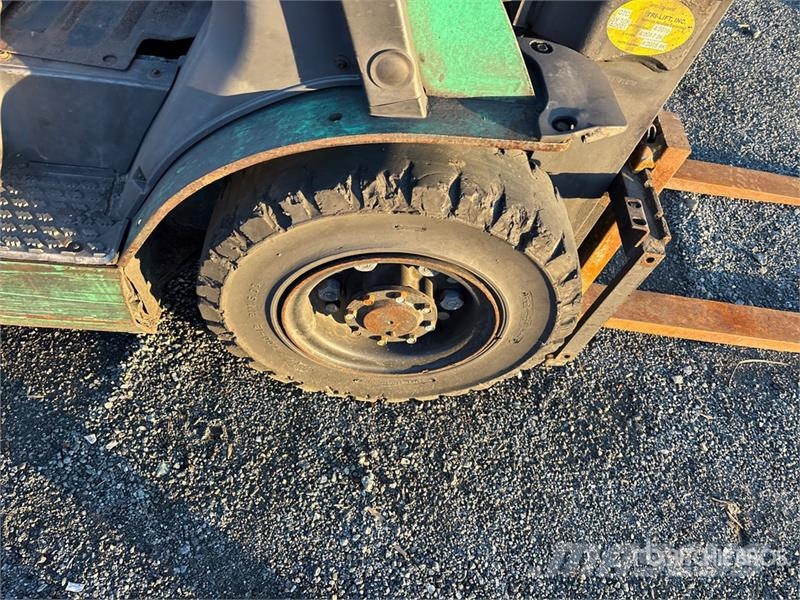 Mitsubishi FG25N 4950 lb Cushion Tire Forklift Empilhadeiras - outros