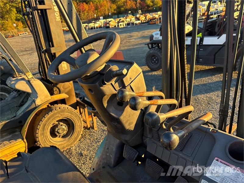 Mitsubishi FG25N 4950 lb Cushion Tire Forklift Empilhadeiras - outros