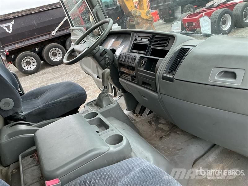 Mitsubishi FM617 Furgons