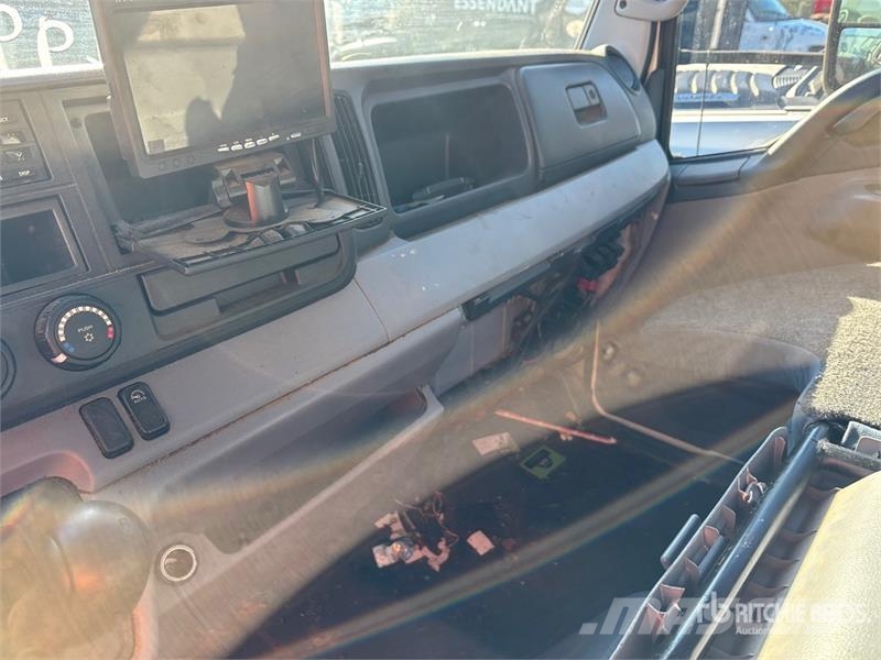 Mitsubishi Fuso 4x2 Cab and Chassis (Inoperable) 驾驶室与内部