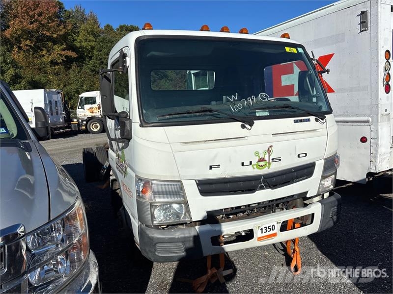 Mitsubishi Fuso 4x2 Cab and Chassis (Inoperable) 驾驶室与内部