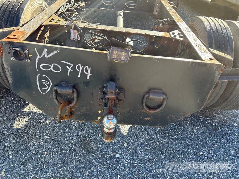 Mitsubishi Fuso 4x2 Cab and Chassis (Inoperable) 驾驶室与内部