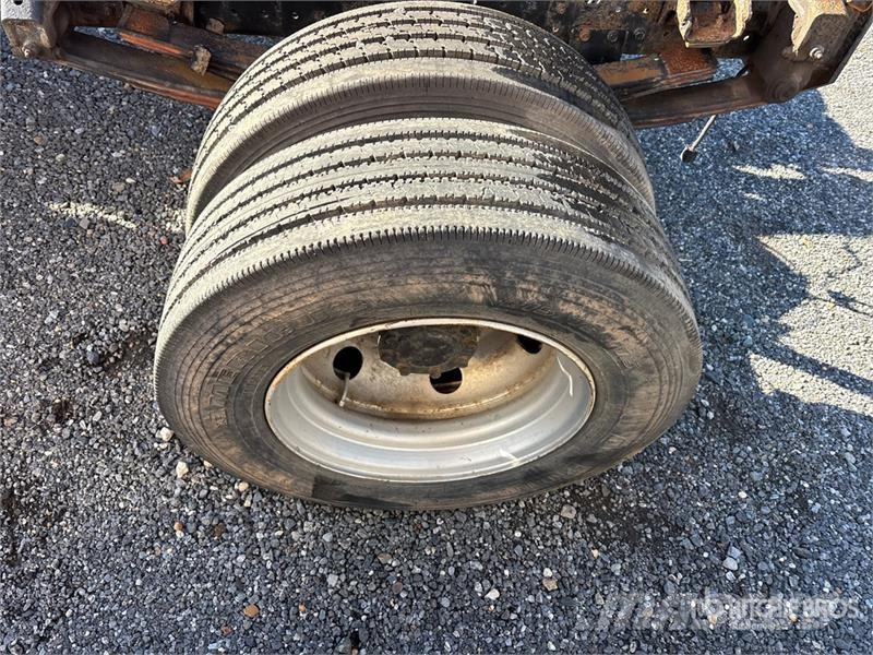 Mitsubishi Fuso 4x2 Cab and Chassis (Inoperable) 驾驶室与内部