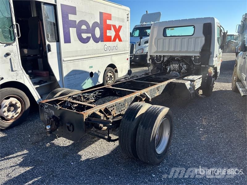 Mitsubishi Fuso 4x2 Cab and Chassis (Inoperable) 驾驶室与内部