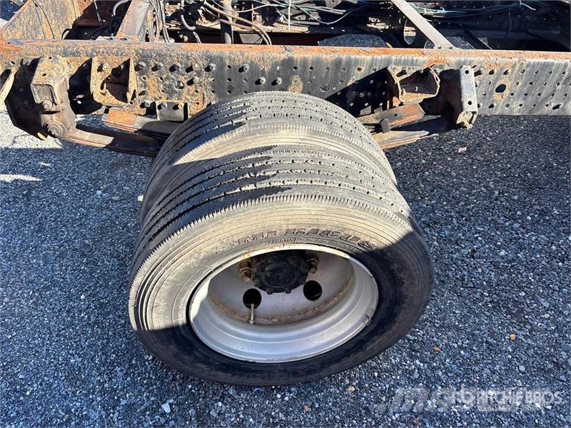 Mitsubishi Fuso 4x2 Cab and Chassis (Inoperable) 驾驶室与内部