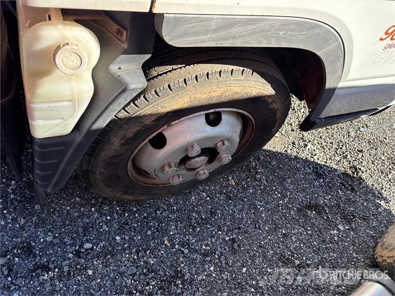 Mitsubishi Fuso 4x2 Cab and Chassis (Inoperable) 驾驶室与内部