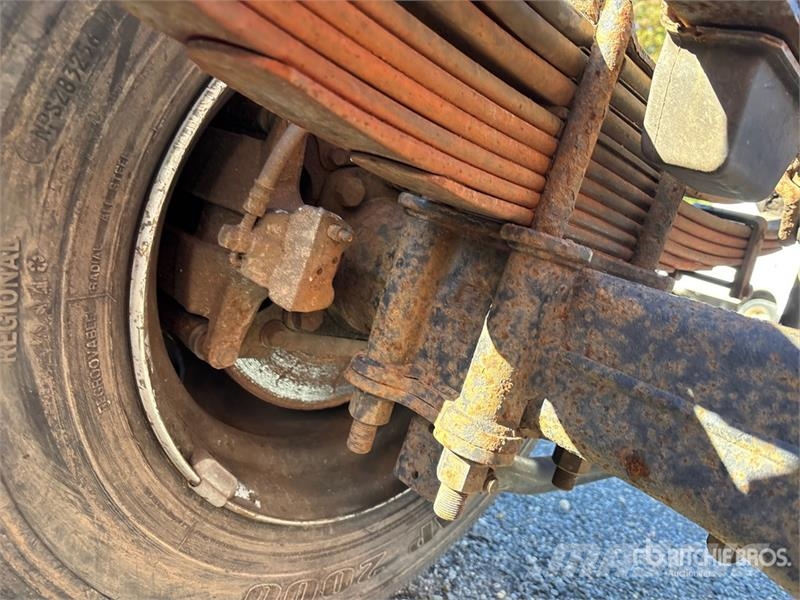 Mitsubishi Fuso 4x2 Cab and Chassis (Inoperable) 驾驶室与内部