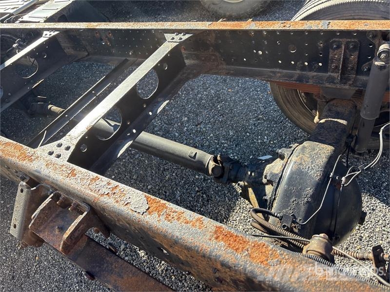 Mitsubishi Fuso 4x2 Cab and Chassis (Inoperable) 驾驶室与内部