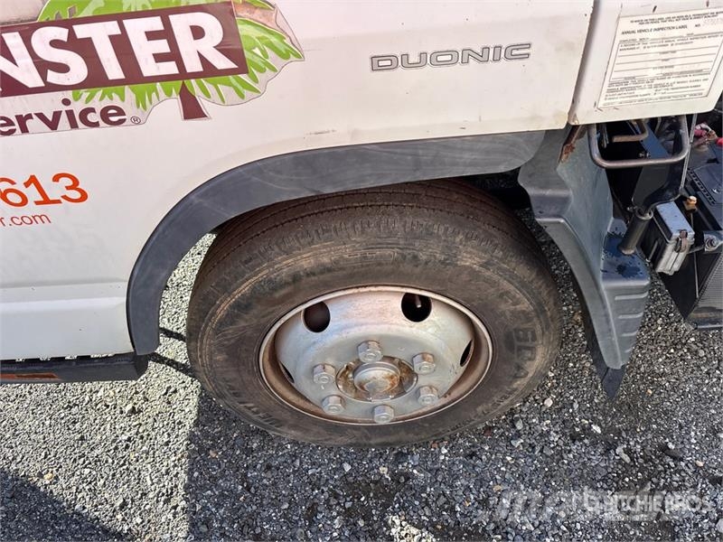 Mitsubishi Fuso 4x2 Cab and Chassis (Inoperable) 驾驶室与内部
