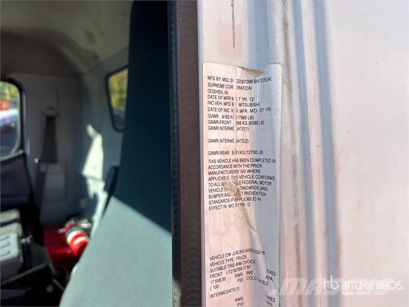 Mitsubishi Fuso 4x2 Cab and Chassis (Inoperable) 驾驶室与内部