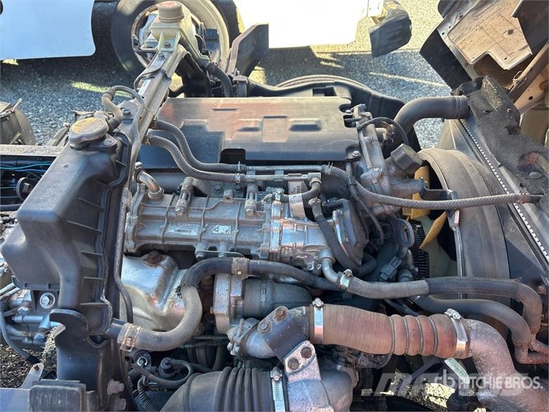Mitsubishi Fuso 4x2 Cab and Chassis (Inoperable) 驾驶室与内部