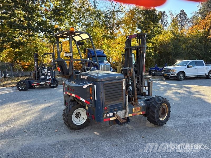 Moffet M5000 Medbringertruck