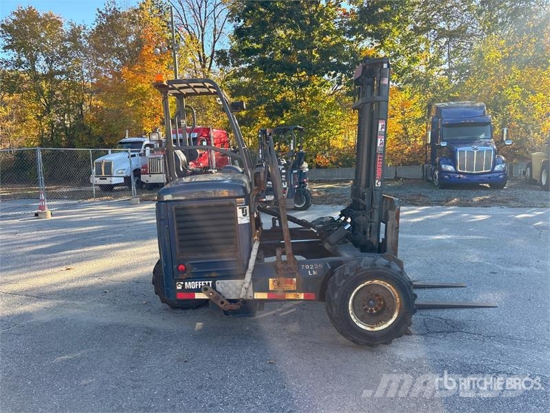 Moffet M5000 Medbringertruck