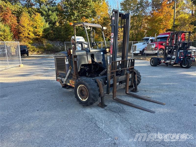Moffet M5000 Medbringertruck
