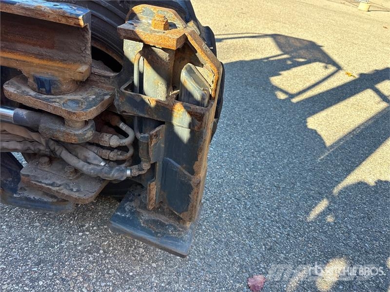  Moffet M5000 Kravas mašīnām piestiprināmie pacēlāji