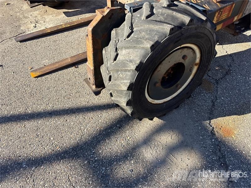 Moffet M5000 Medbringertruck
