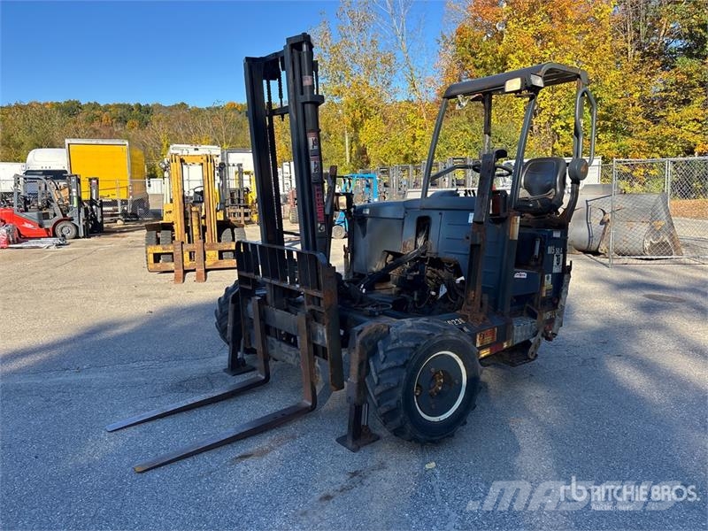 Moffet M5000 Medbringertruck