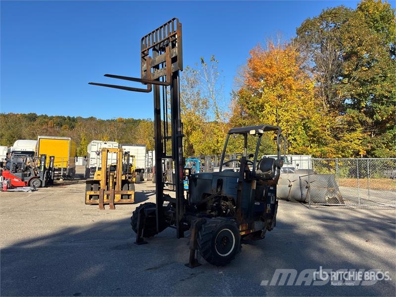 Moffet M5000 Medbringertruck