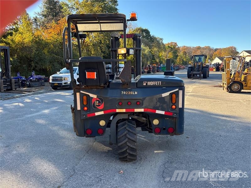 Moffet M5000 Medbringertruck