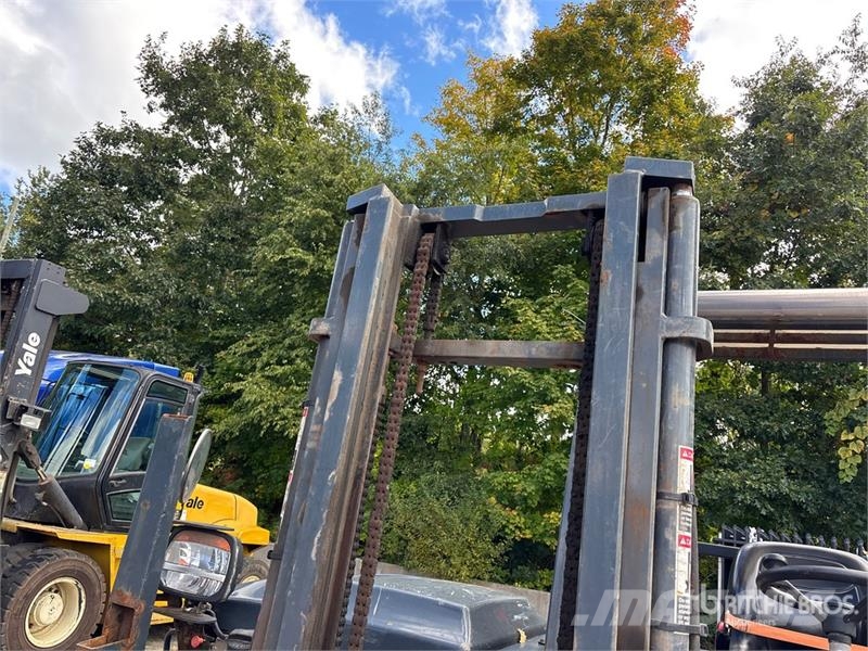 Moffett M5 50.4 NX 5000 lb 3x3 Truck Mounted Forklift Teherautóra szerelt targonca