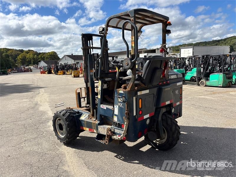 Moffett M5 50.4 NX 5000 lb 3x3 Truck Mounted Forklift Teherautóra szerelt targonca