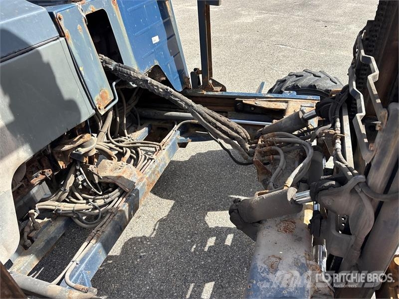 Moffett M5 50.4 NX 5000 lb 3x3 Truck Mounted Forklift Teherautóra szerelt targonca