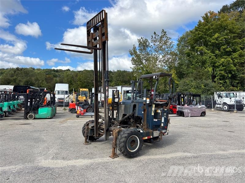 Moffett M5 50.4 NX 5000 lb 3x3 Truck Mounted Forklift Teherautóra szerelt targonca