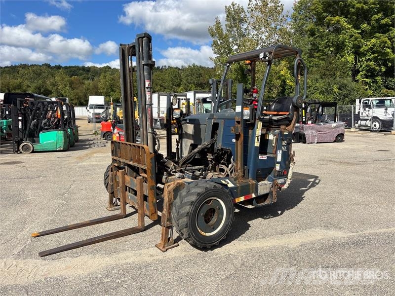 Moffett M5 50.4 NX 5000 lb 3x3 Truck Mounted Forklift Teherautóra szerelt targonca