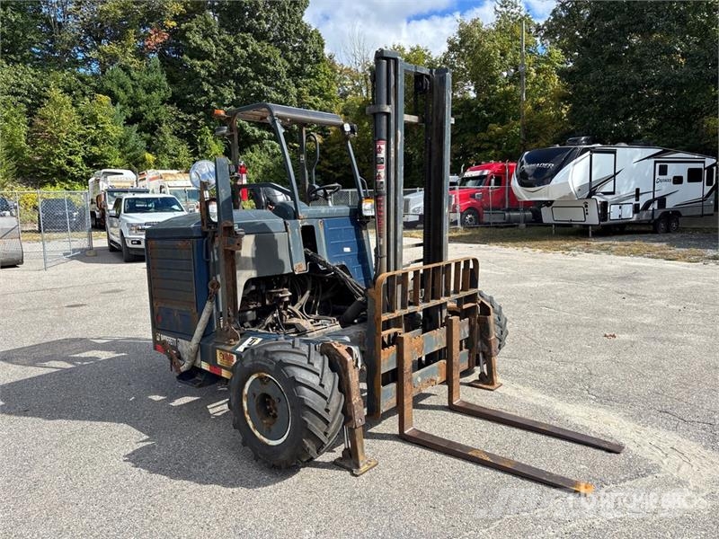 Moffett M5 50.4 NX 5000 lb 3x3 Truck Mounted Forklift Teherautóra szerelt targonca