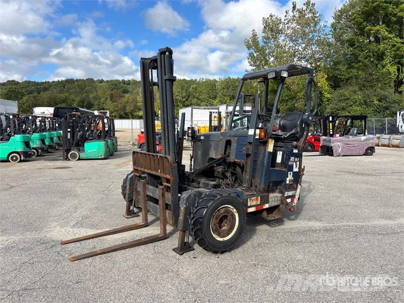 Moffett M5 50.4 T4 5000 lb 3x3 Truck Mounted Forklift Teherautóra szerelt targonca