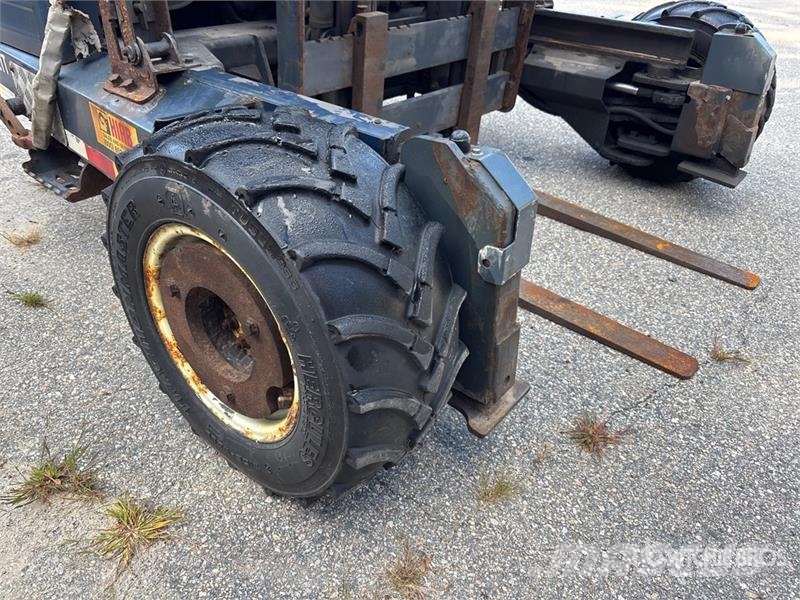 Moffett M5 50.4 T4 5000 lb 3x3 Truck Mounted Forklift Teherautóra szerelt targonca