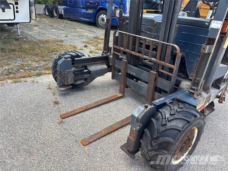 Moffett M5 50.4 T4 5000 lb 3x3 Truck Mounted Forklift Teherautóra szerelt targonca