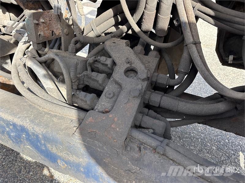 Moffett M5 50.4 T4 5000 lb 3x3 Truck Mounted Forklift 卡車載式堆高機