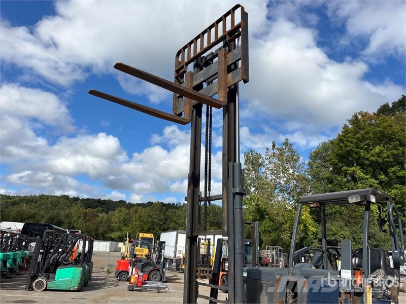 Moffett M5 50.4 T4 5000 lb 3x3 Truck Mounted Forklift Teherautóra szerelt targonca