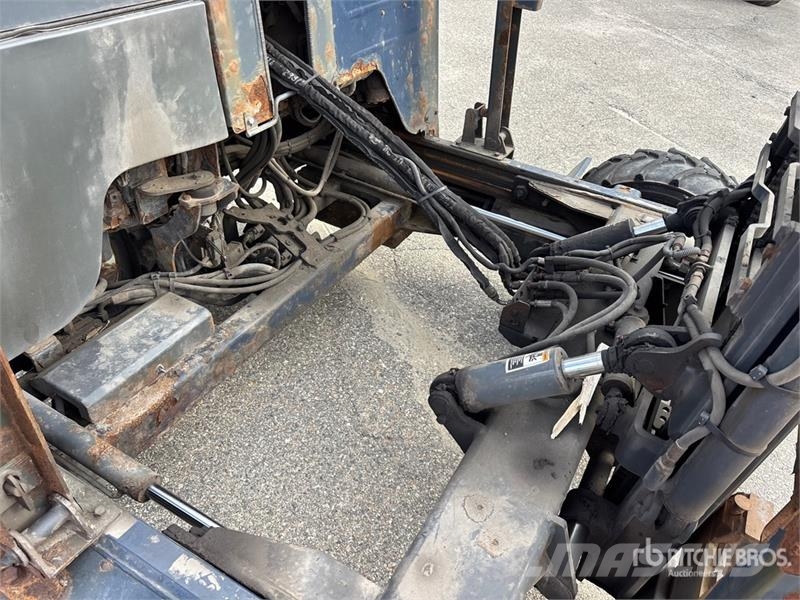 Moffett M5 50.4 T4 5000 lb 3x3 Truck Mounted Forklift 卡車載式堆高機