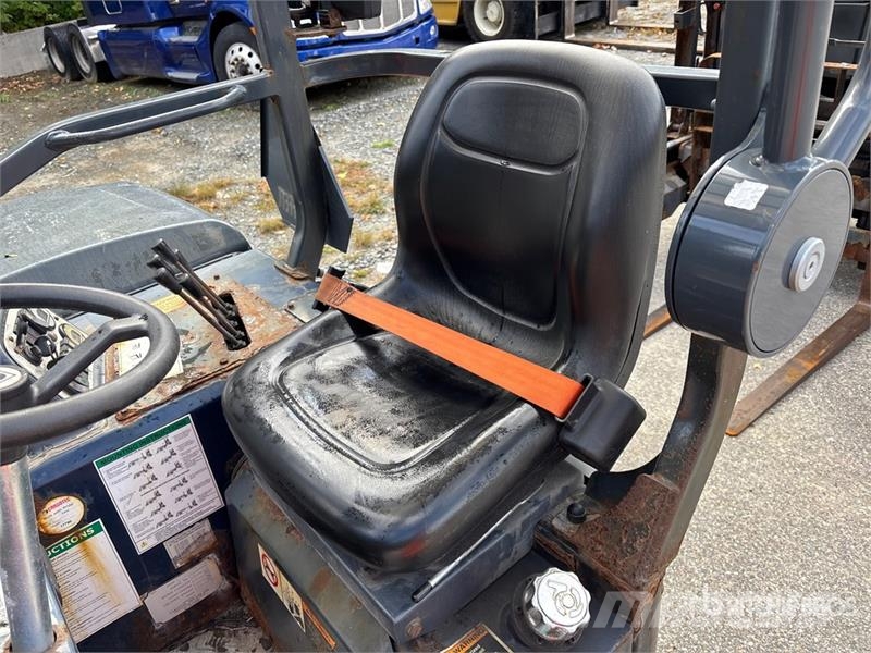 Moffett M5 50.4 T4 5000 lb 3x3 Truck Mounted Forklift Teherautóra szerelt targonca