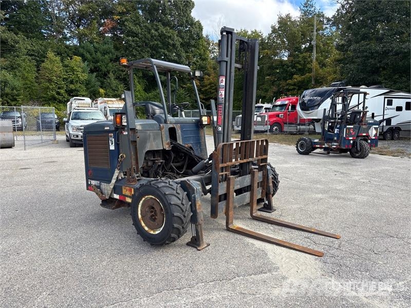 Moffett M5 50.4 T4 5000 lb 3x3 Truck Mounted Forklift 卡車載式堆高機