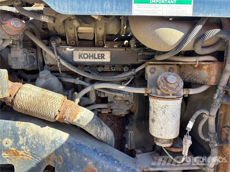 Moffett M5 50.4NX 5000 lb 3x3 Truck Mounted Forklift Stivuitoare montate pe camioane