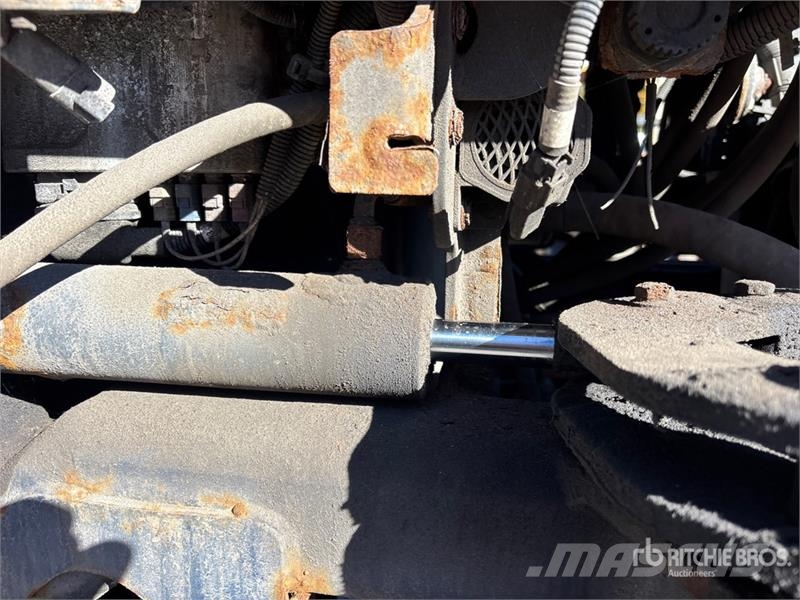 Moffett M5 50.4NX 5000 lb 3x3 Truck Mounted Forklift Stivuitoare montate pe camioane