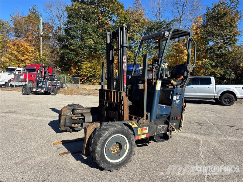 Moffett M5 50.4NX 5000 lb 3x3 Truck Mounted Forklift Stivuitoare montate pe camioane