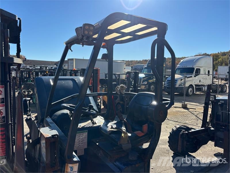 Moffett M5 50.4NX 5000 lb 3x3 Truck Mounted Forklift Stivuitoare montate pe camioane