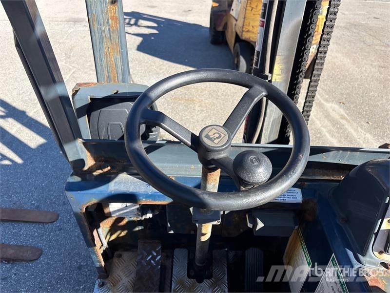 Moffett M5 50.4NX 5000 lb 3x3 Truck Mounted Forklift Stivuitoare montate pe camioane
