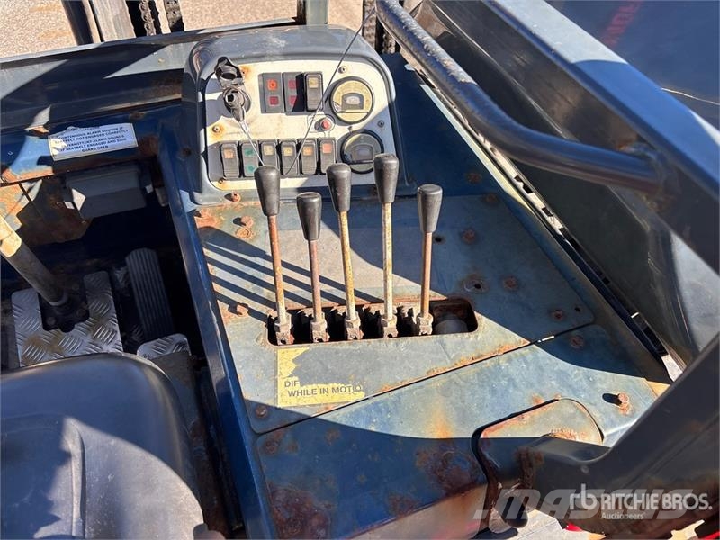 Moffett M5 50.4NX 5000 lb 3x3 Truck Mounted Forklift Stivuitoare montate pe camioane