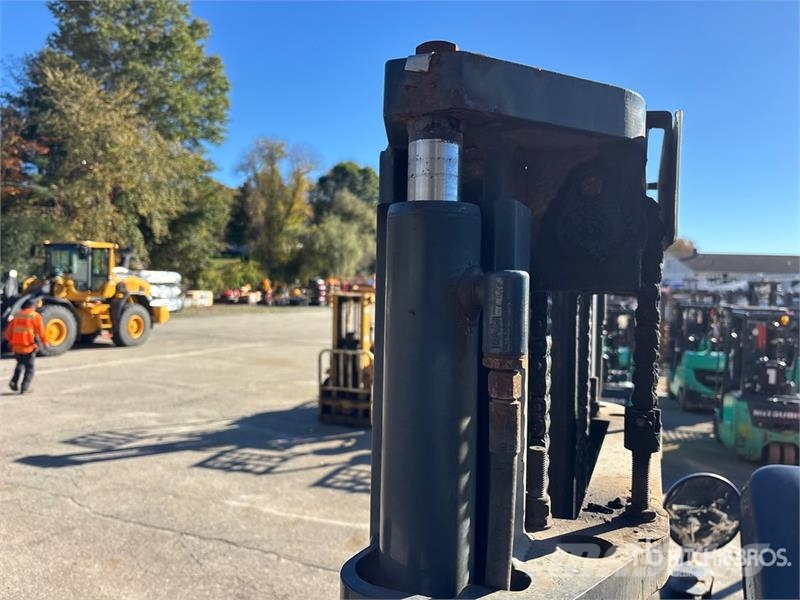 Moffett M5 50.4NX 5000 lb 3x3 Truck Mounted Forklift Stivuitoare montate pe camioane