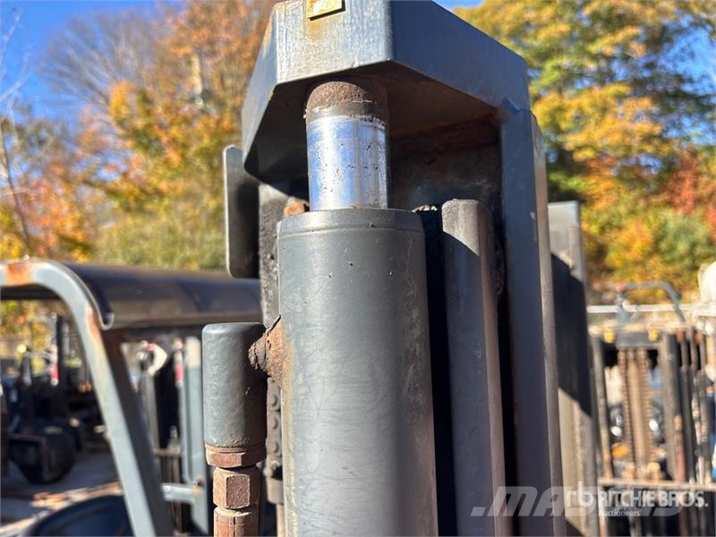 Moffett M5 50.4NX 5000 lb 3x3 Truck Mounted Forklift Stivuitoare montate pe camioane